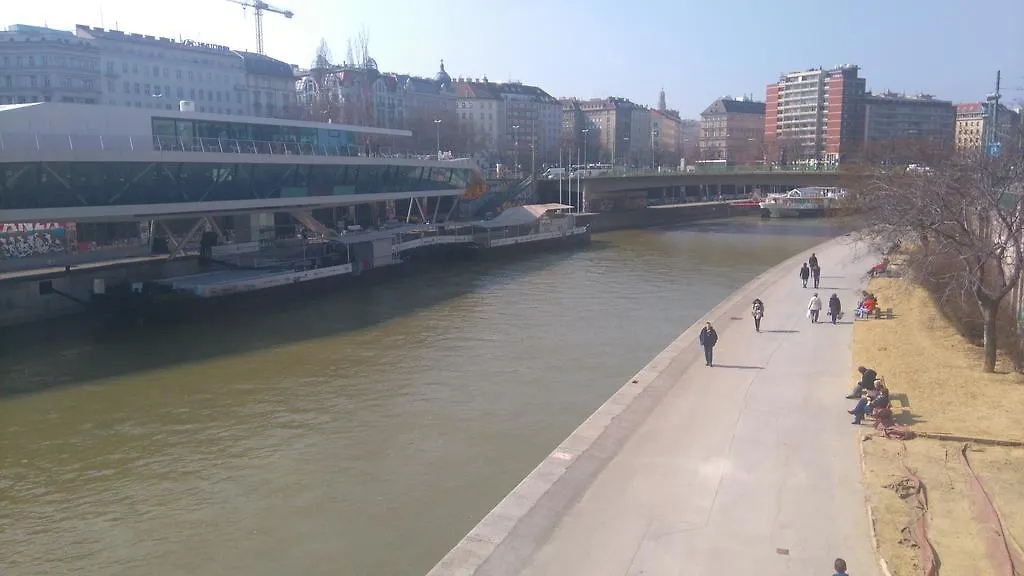 Apartment Am Donaukanal 비엔나 0*,  오스트리아